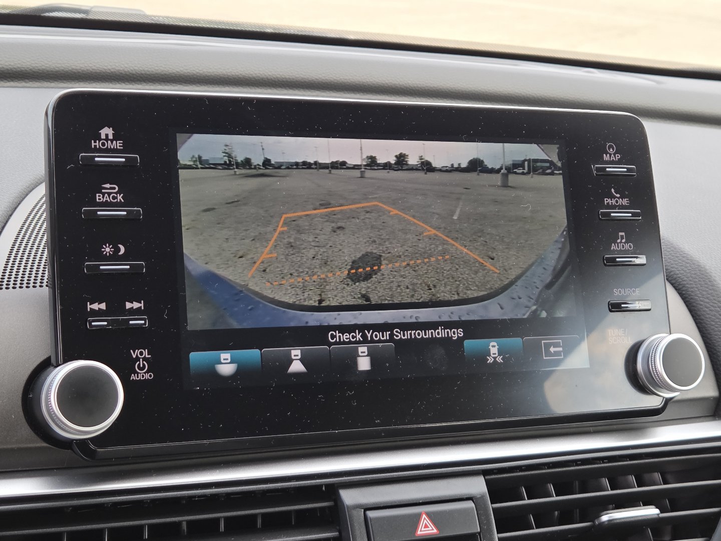 Used 2018 Honda Accord Touring image 7