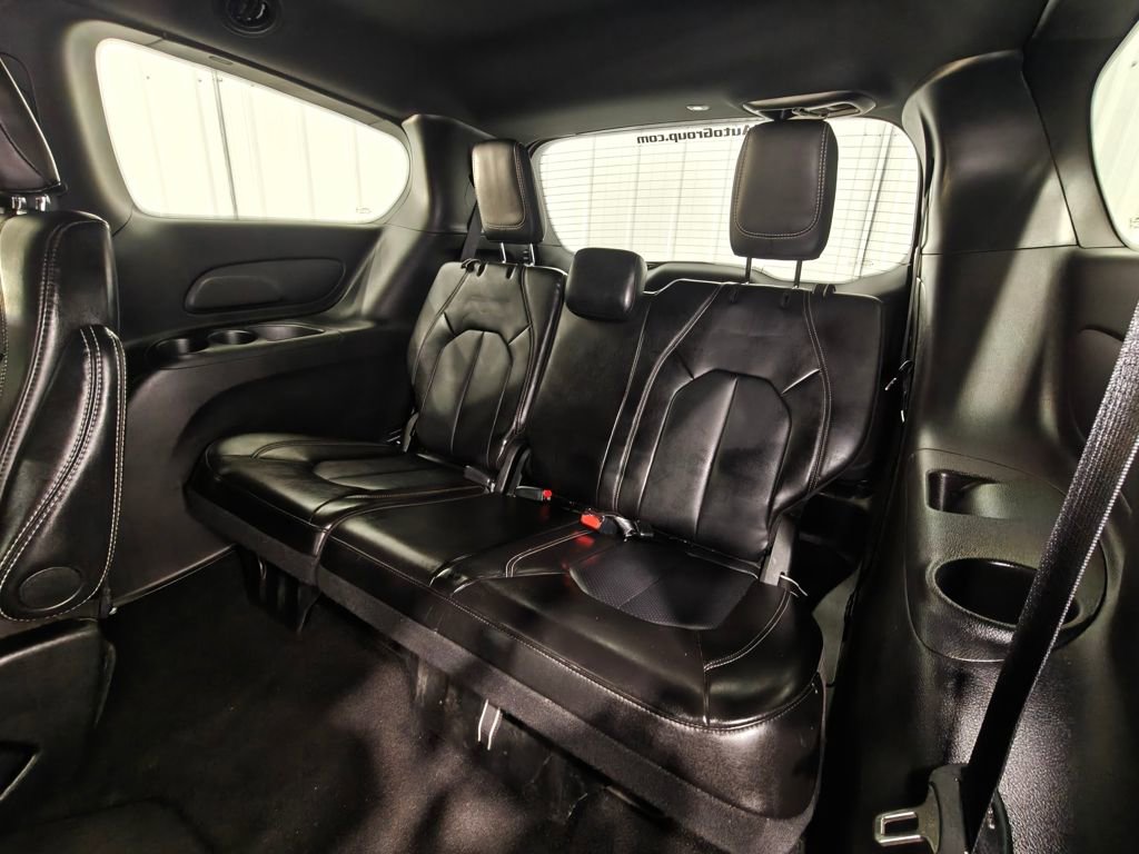 Used 2025 Chrysler Pacifica Select image 29