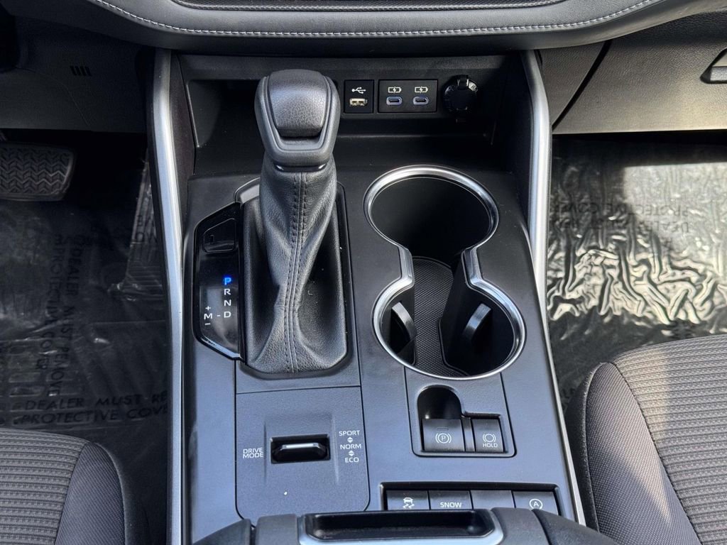 Used 2022 Toyota Highlander L image 6