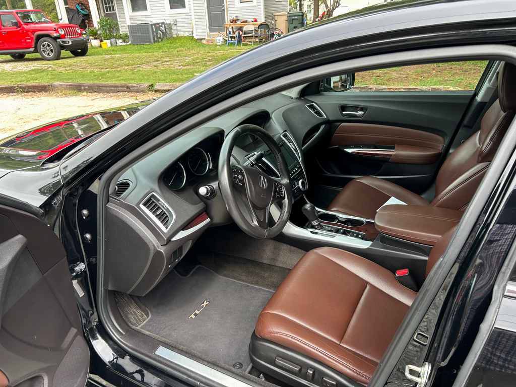 Used 2017 Acura TLX FWD image 8