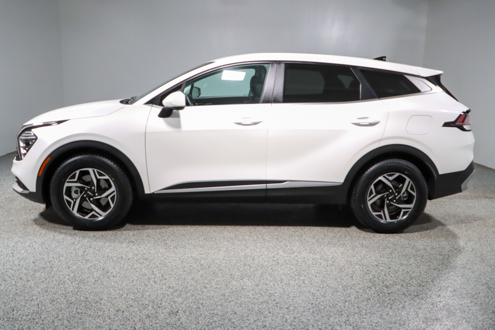 Used 2024 Kia Sportage LX image 7