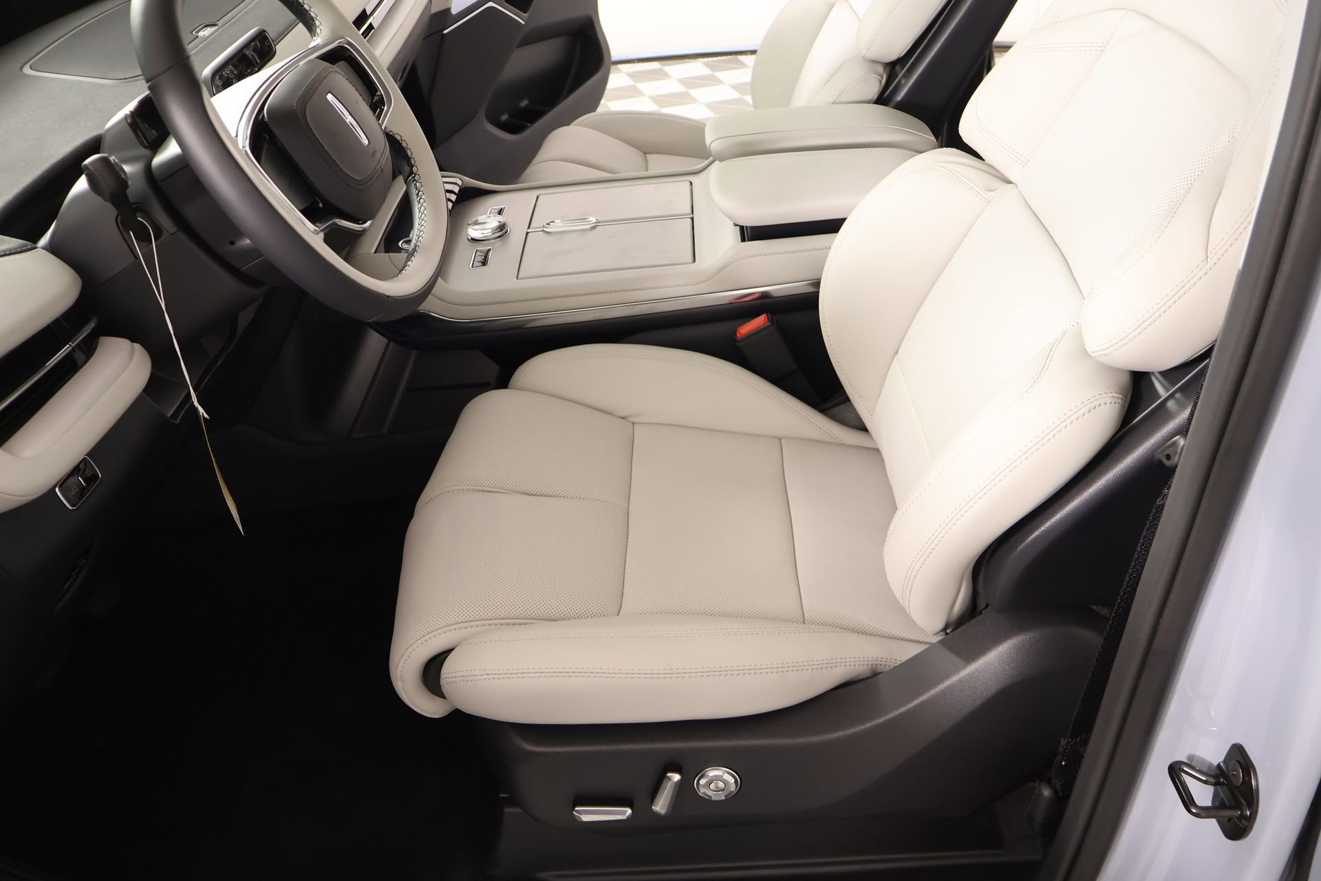 New 2026 Lincoln Navigator Premiere AWD/4WD image 11