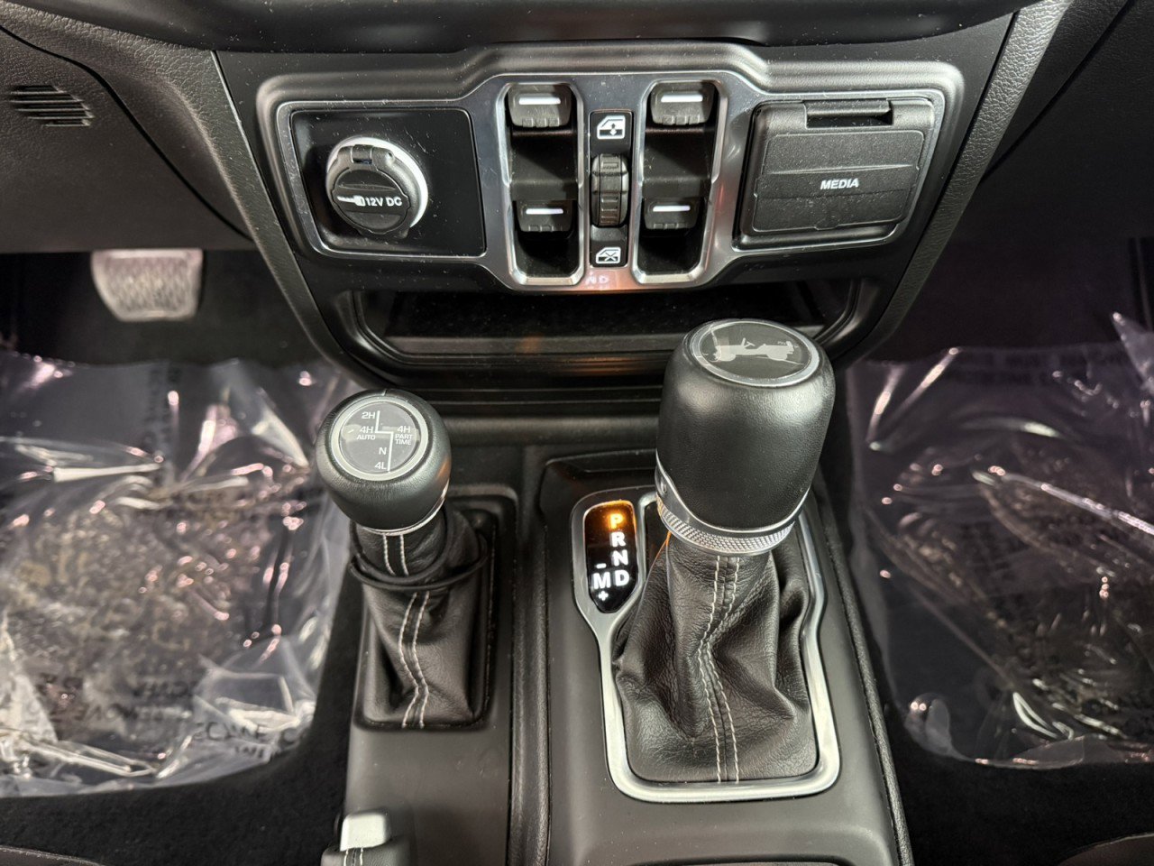 Used 2023 Jeep Wrangler Sahara w/ Cold Weather Group image 19