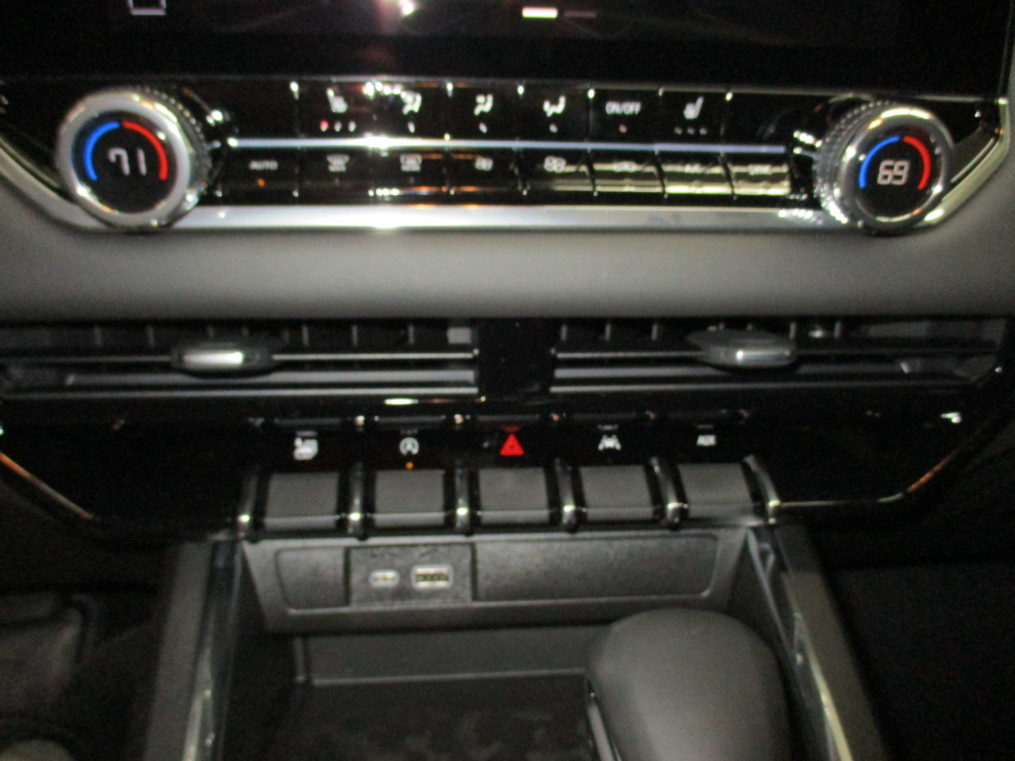 New 2026 GMC Canyon Elevation w/ Convenience Package image 28