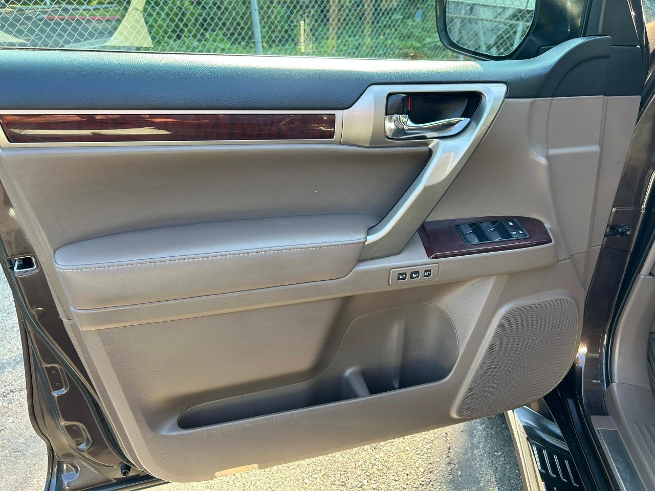 Used 2018 Lexus GX 460 Luxury AWD/4WD image 13