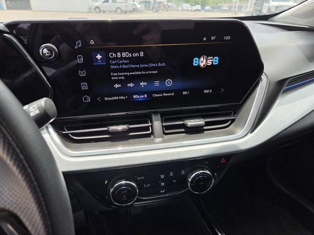 Used 2025 Chevrolet Trax LT FWD image 9