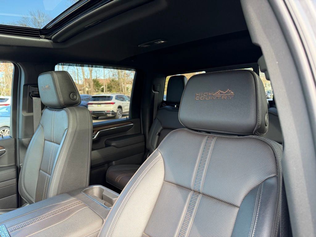 Used 2024 Chevrolet Silverado 2500 High Country w/ Technology Package AWD/4WD image 14