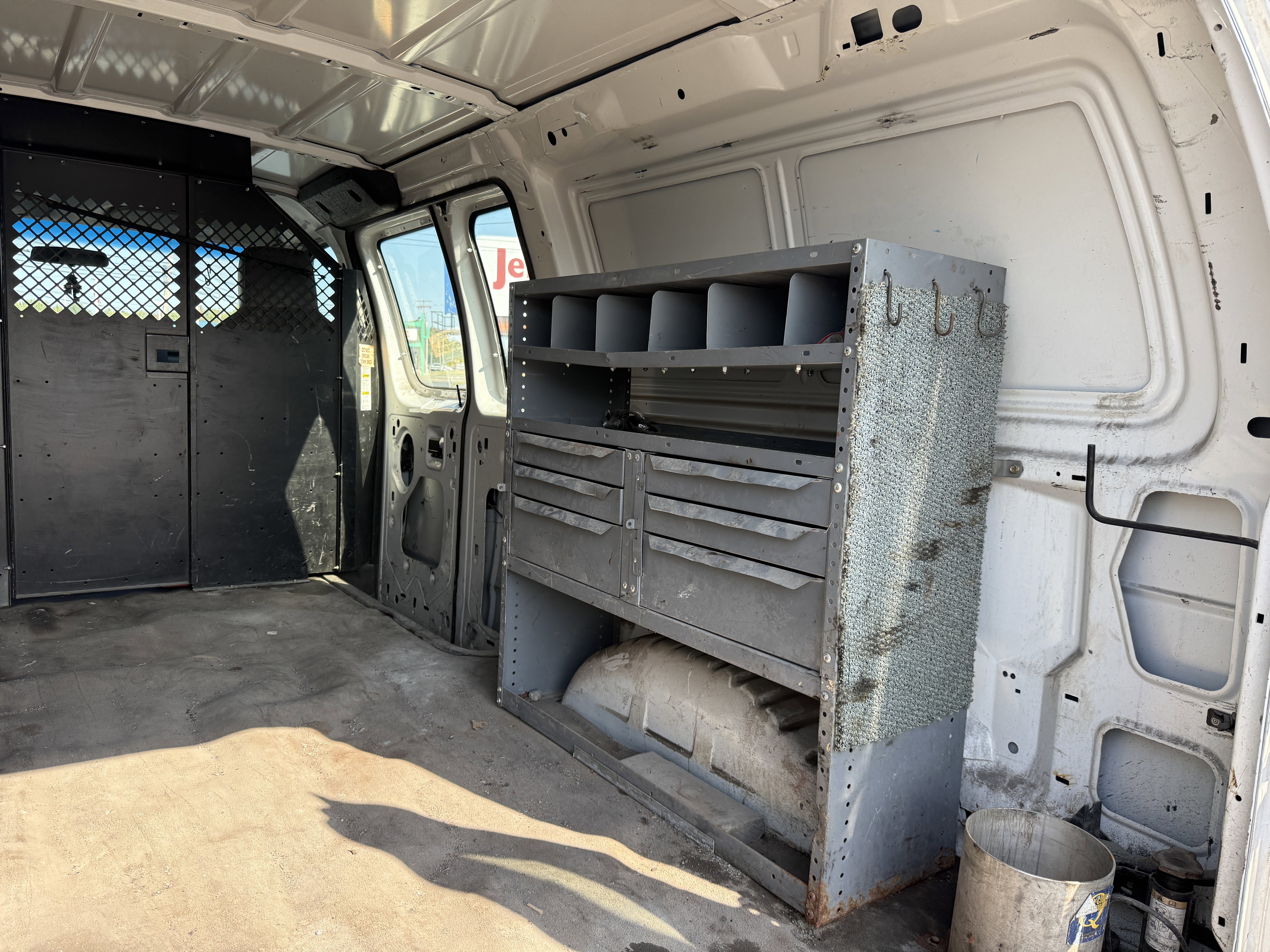 Used 2009 Ford E-350 and Econoline 350 Super Duty image 25