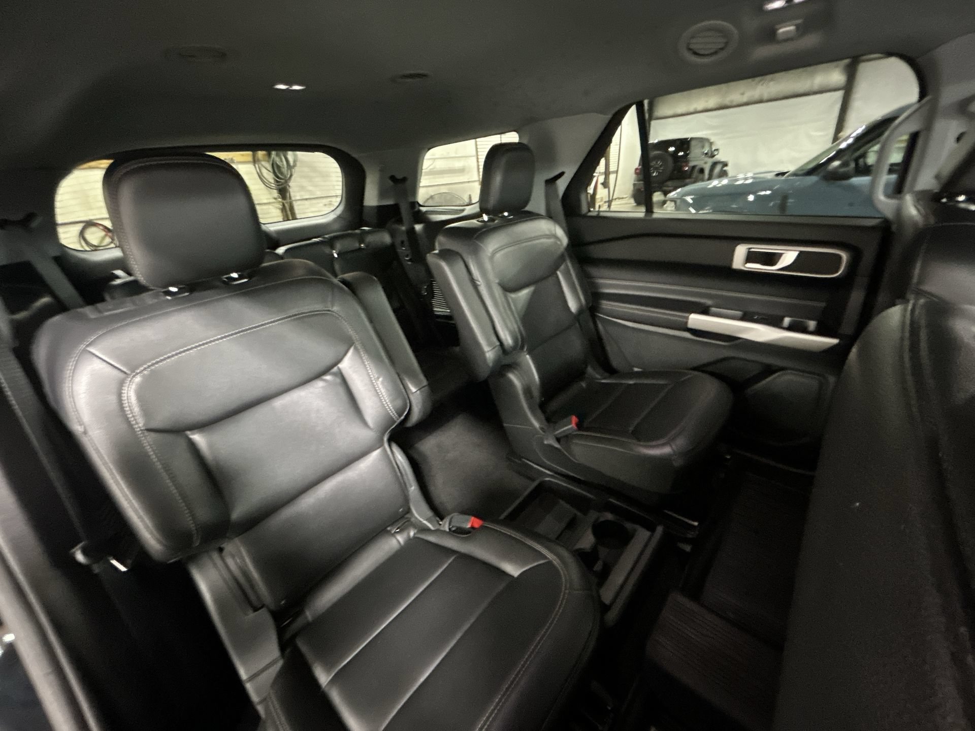 Used 2021 Ford Explorer XLT w/ Equipment Group 202A AWD/4WD image 27