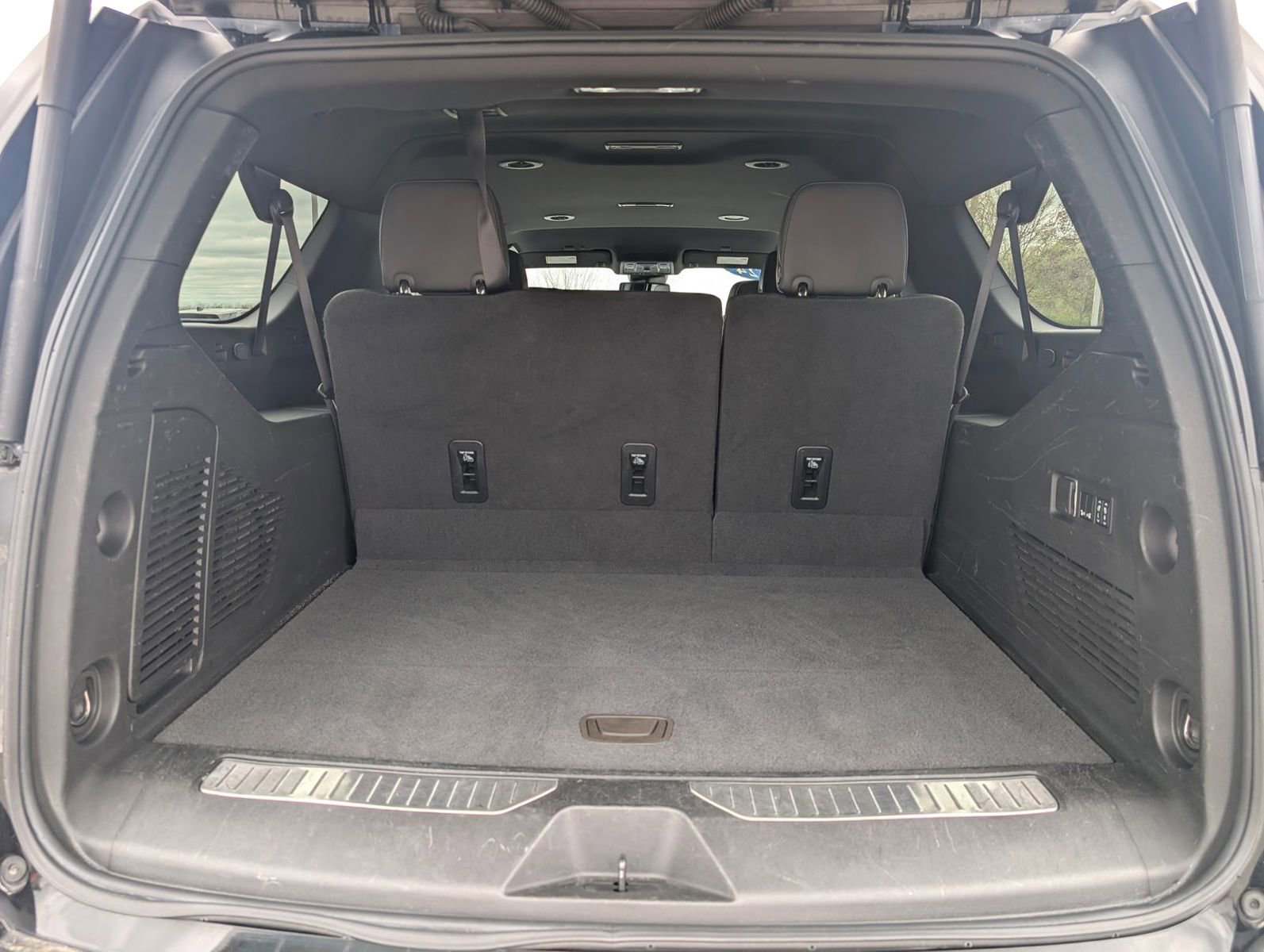 Used 2024 Chevrolet Suburban Premier AWD/4WD image 32