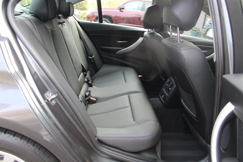 Used 2018 BMW 320i xDrive Sedan AWD/4WD image 27