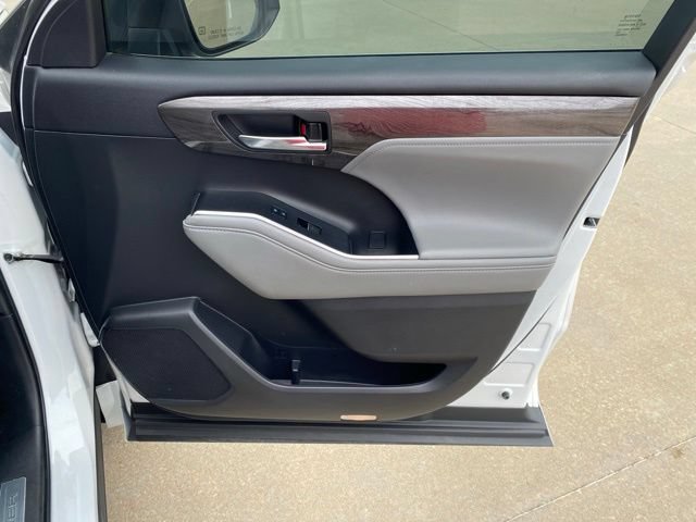 Certified 2022 Toyota Highlander Limited AWD/4WD image 24