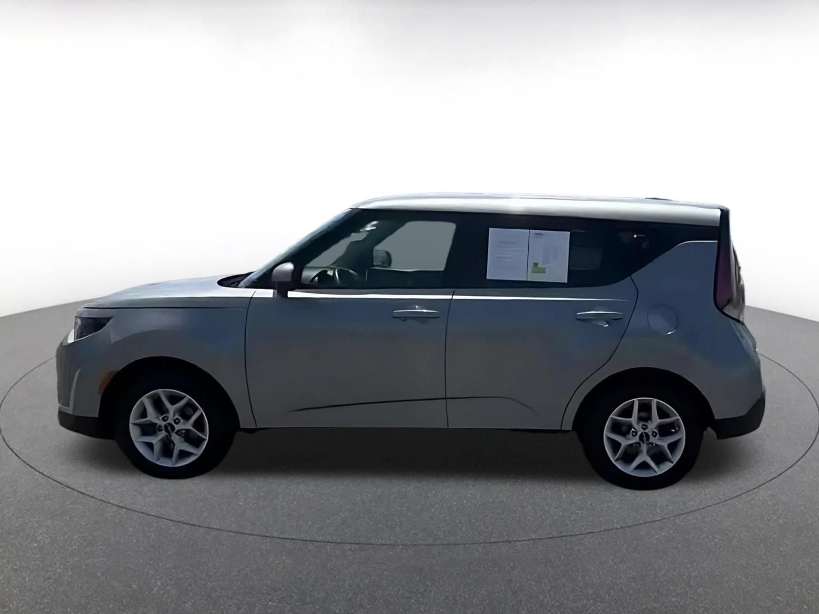 Used 2025 Kia Soul LX w/ LX Technology Package FWD image 6