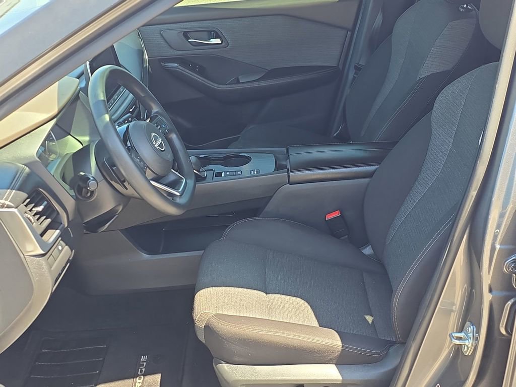 Used 2023 Nissan Rogue SV FWD image 17