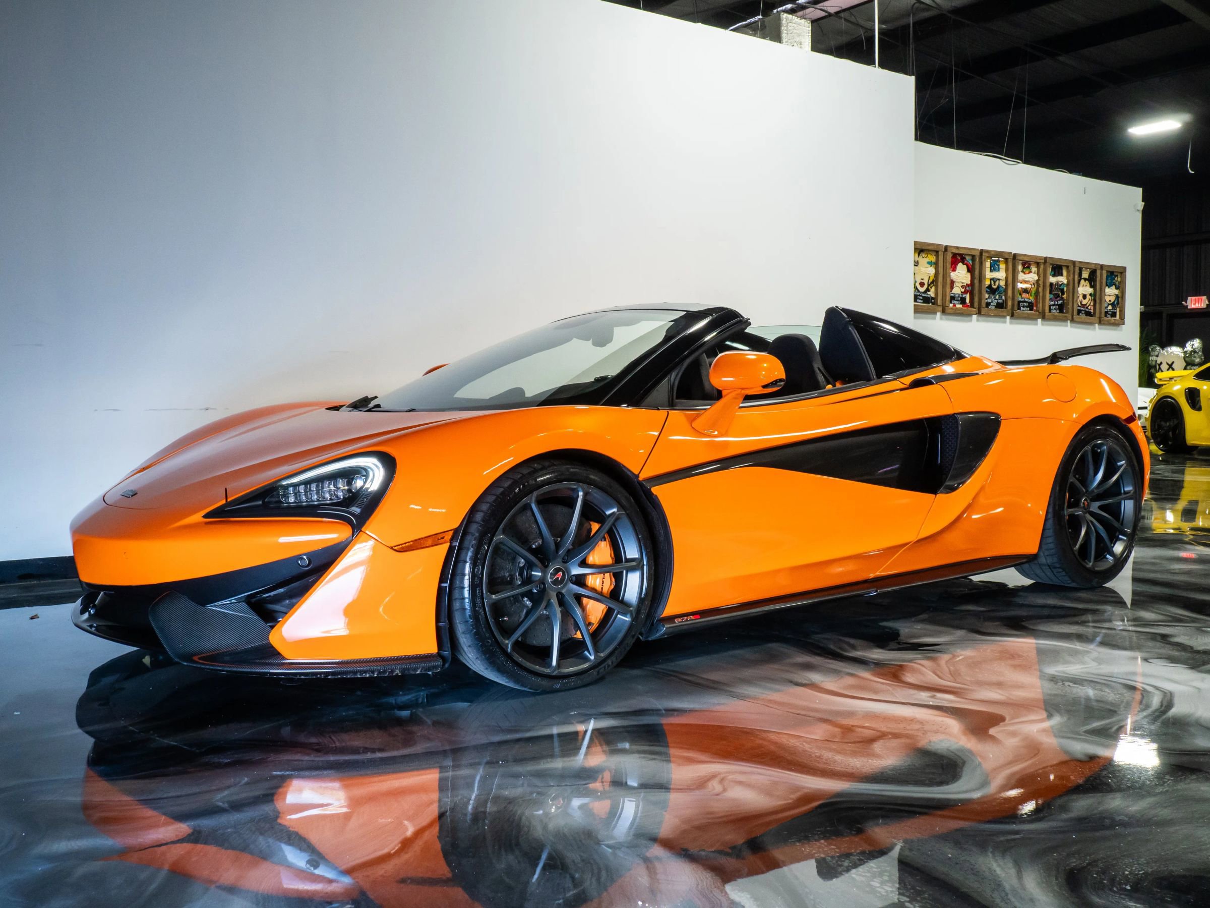 Used 2018 McLaren 570S Spider image 14