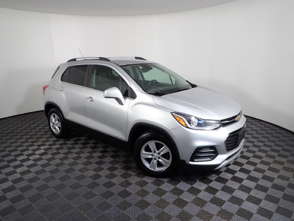 Used 2019 Chevrolet Trax LT w/ LT Convenience Package FWD image 4