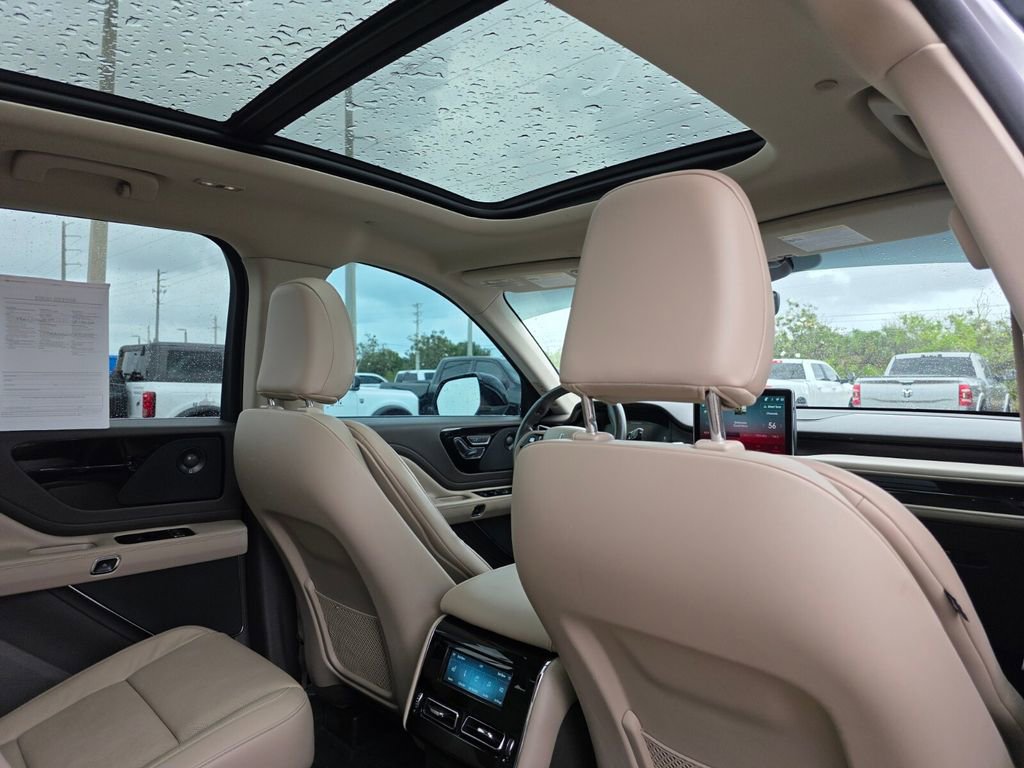 Used 2022 Lincoln Aviator Reserve w/ Equipment Group 201A AWD/4WD image 12