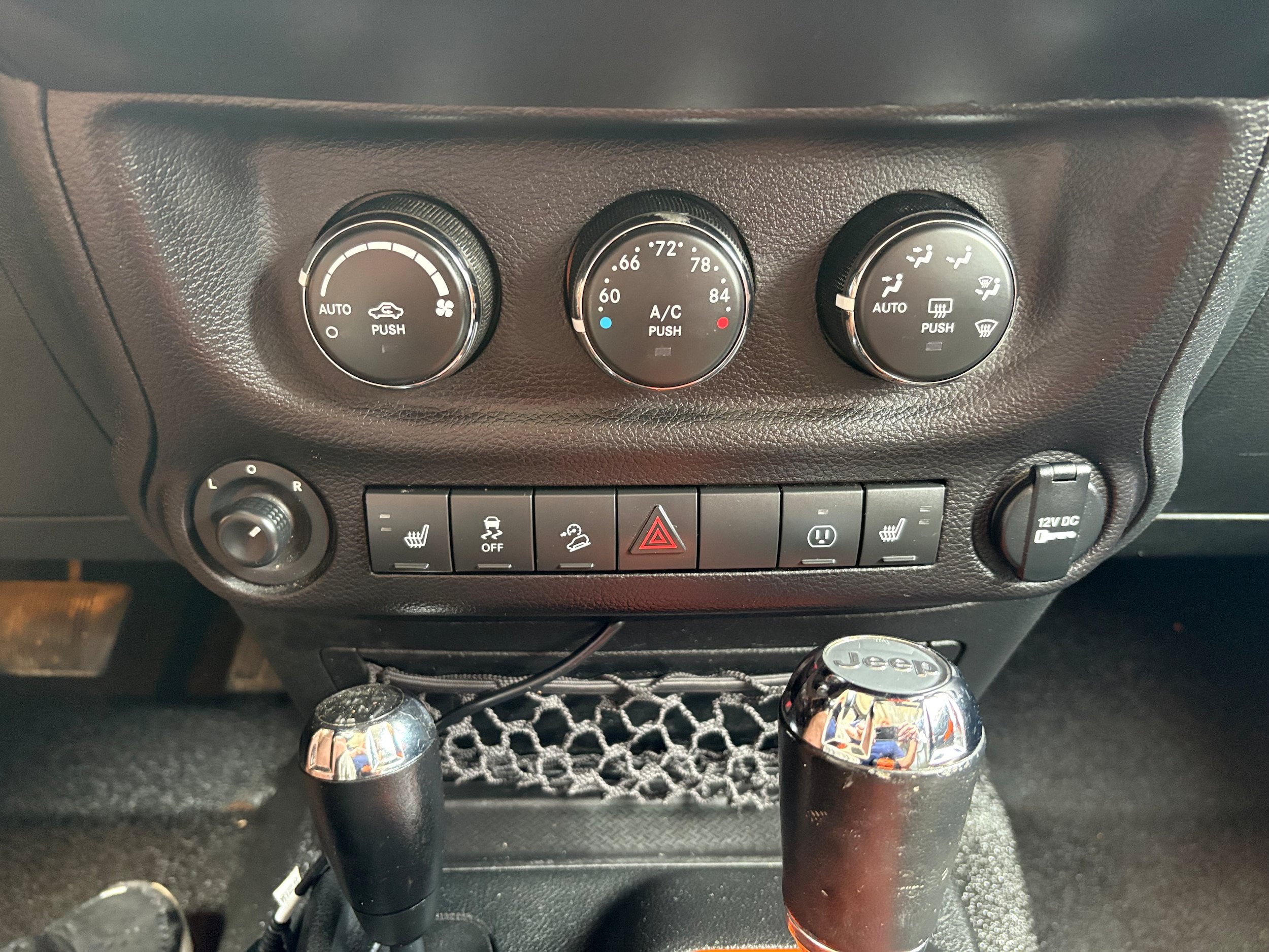 Used 2017 Jeep Wrangler Sahara AWD/4WD image 40