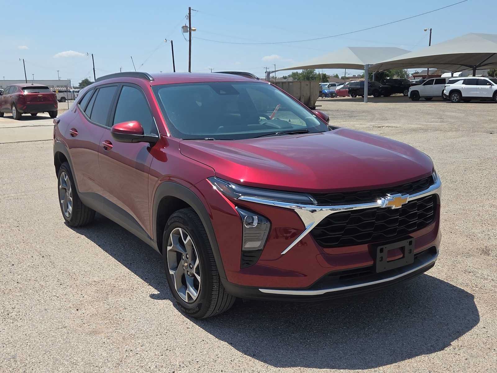 Used 2025 Chevrolet Trax LT FWD image 2