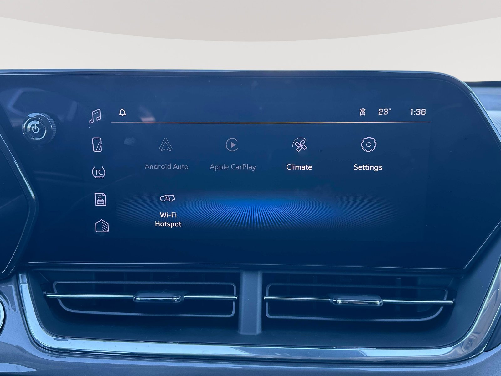 Certified 2025 Chevrolet Trax ACTIV w/ Driver Confidence Package image 9