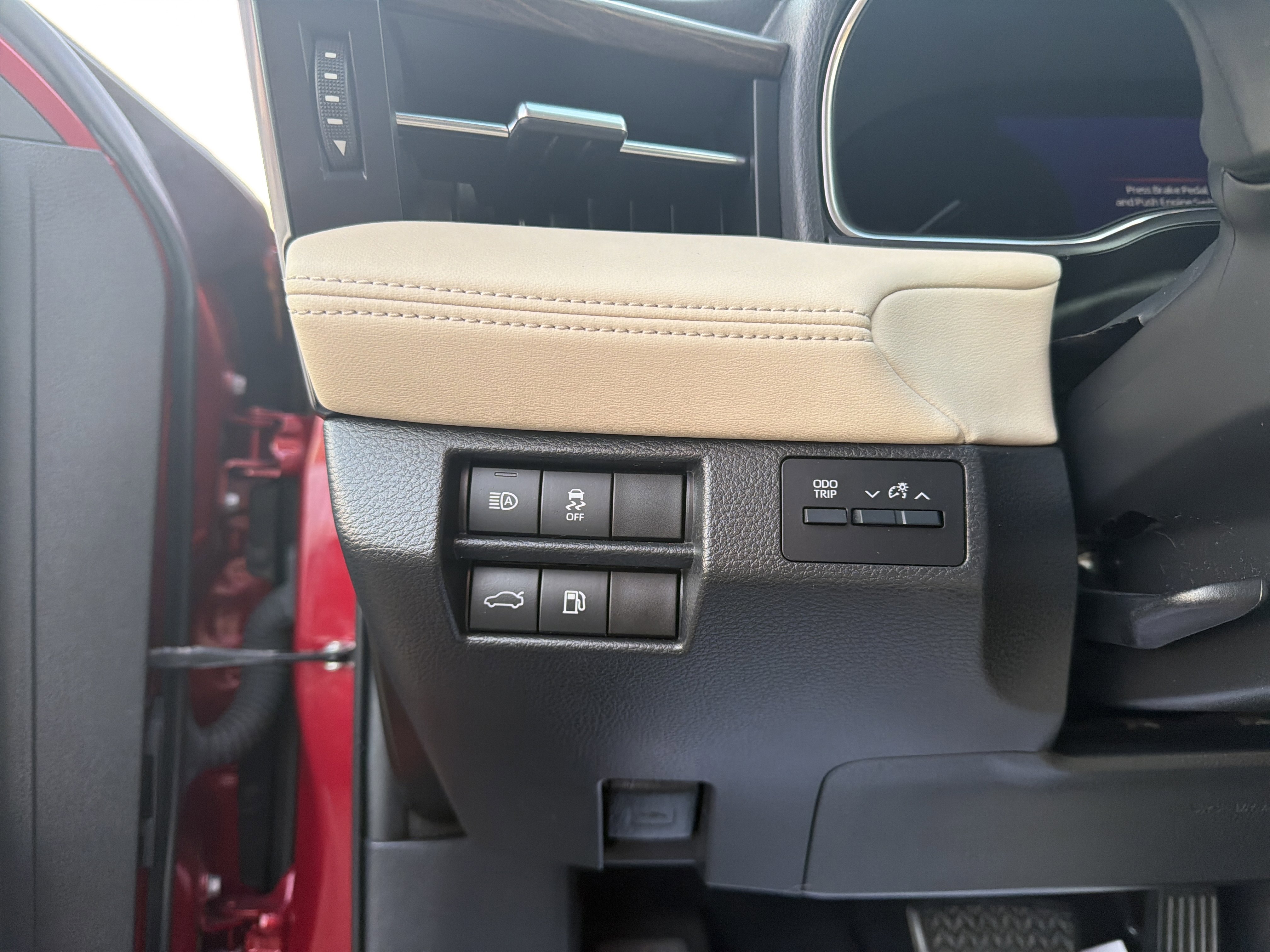 Used 2020 Toyota Avalon XLE image 11