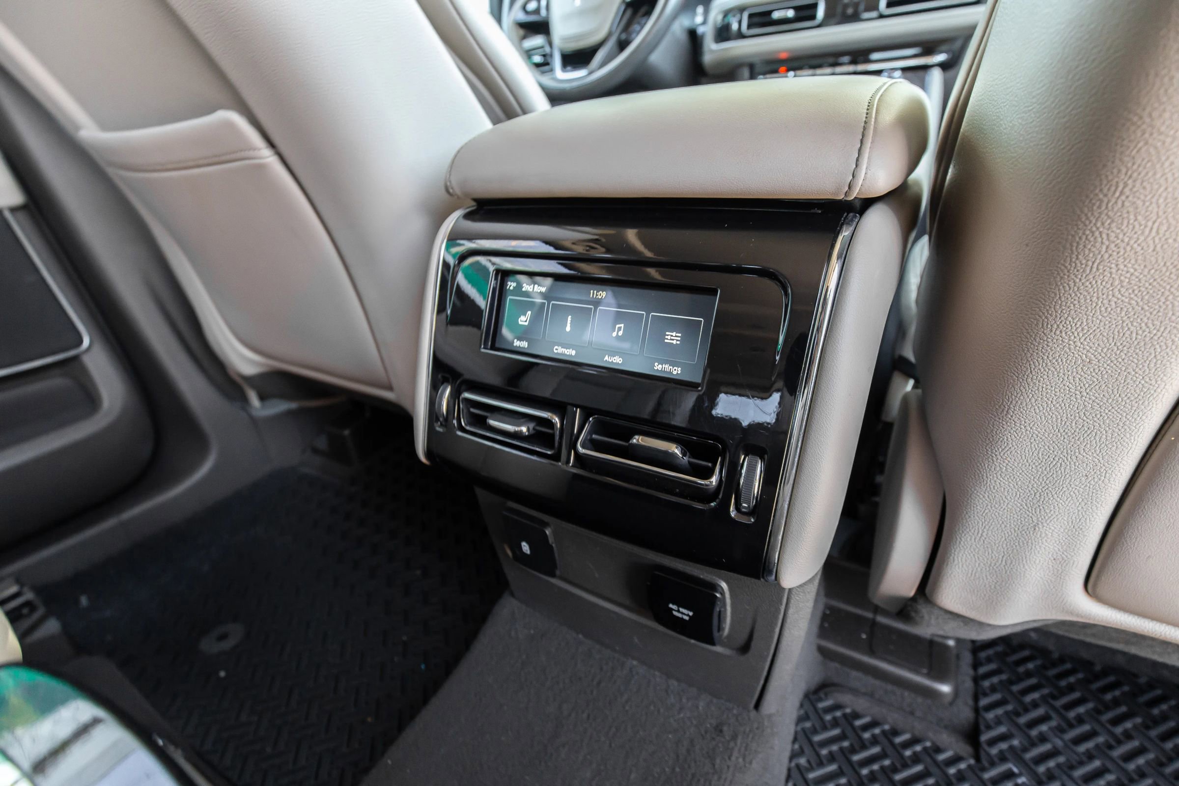 Used 2020 Lincoln Aviator Reserve w/ Equipment Group 201A image 30