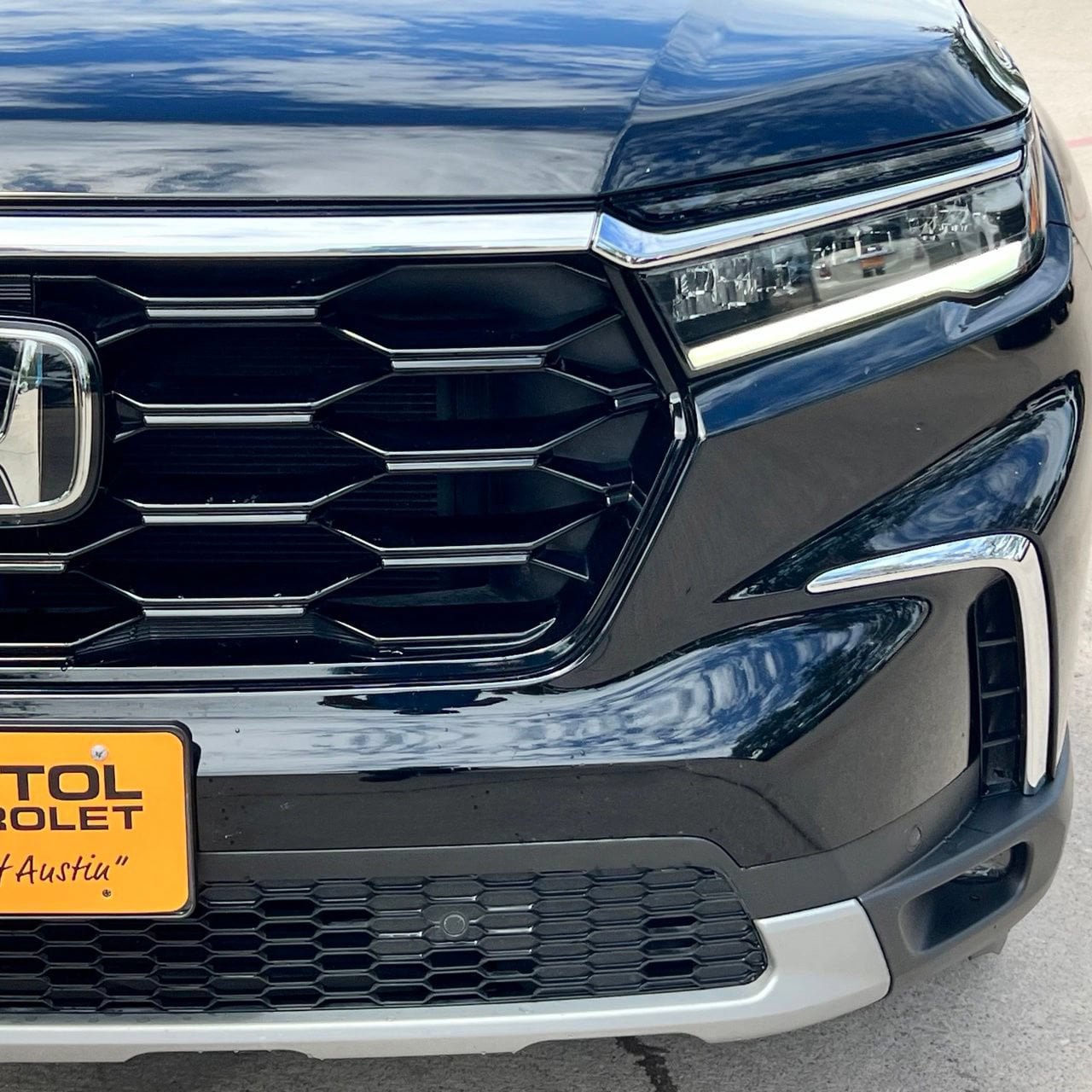 Used 2025 Honda Pilot Touring image 7