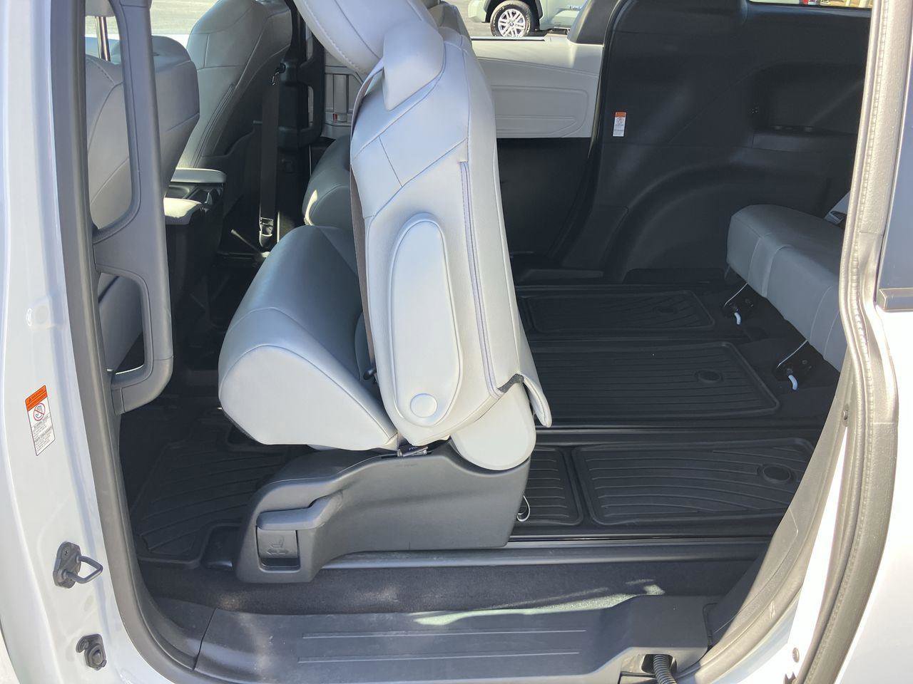 Used 2025 Toyota Sienna XLE image 23