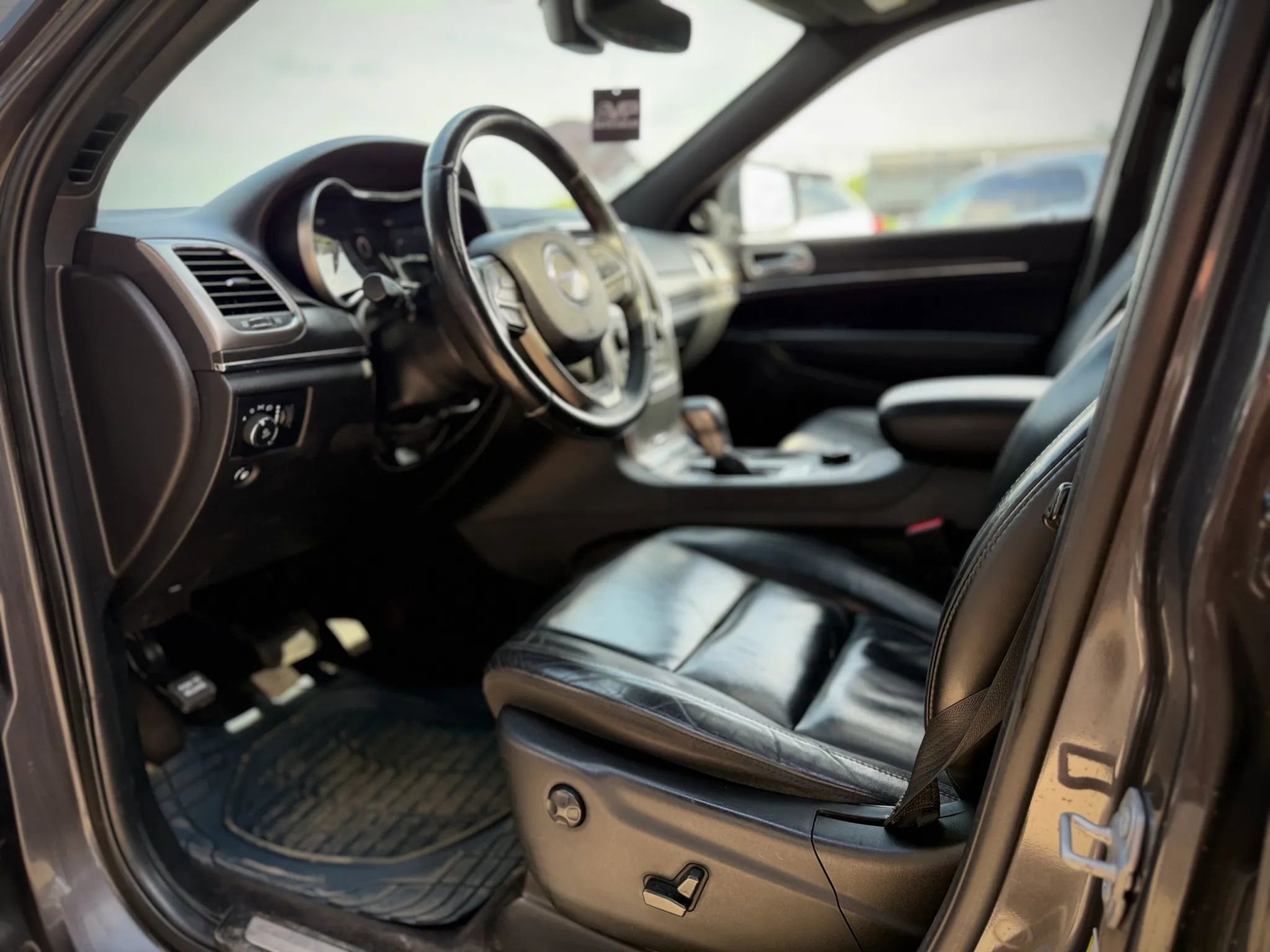 Used 2018 Jeep Grand Cherokee Limited AWD/4WD image 8