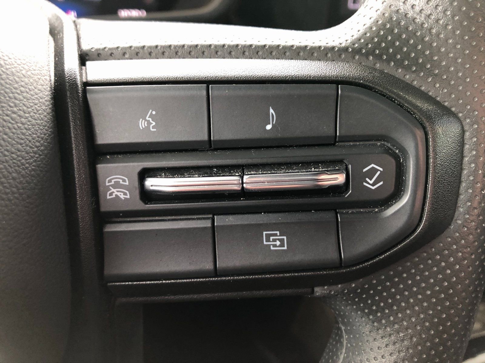 Certified 2024 Chevrolet Colorado W/T w/ WT Convenience Package II image 31