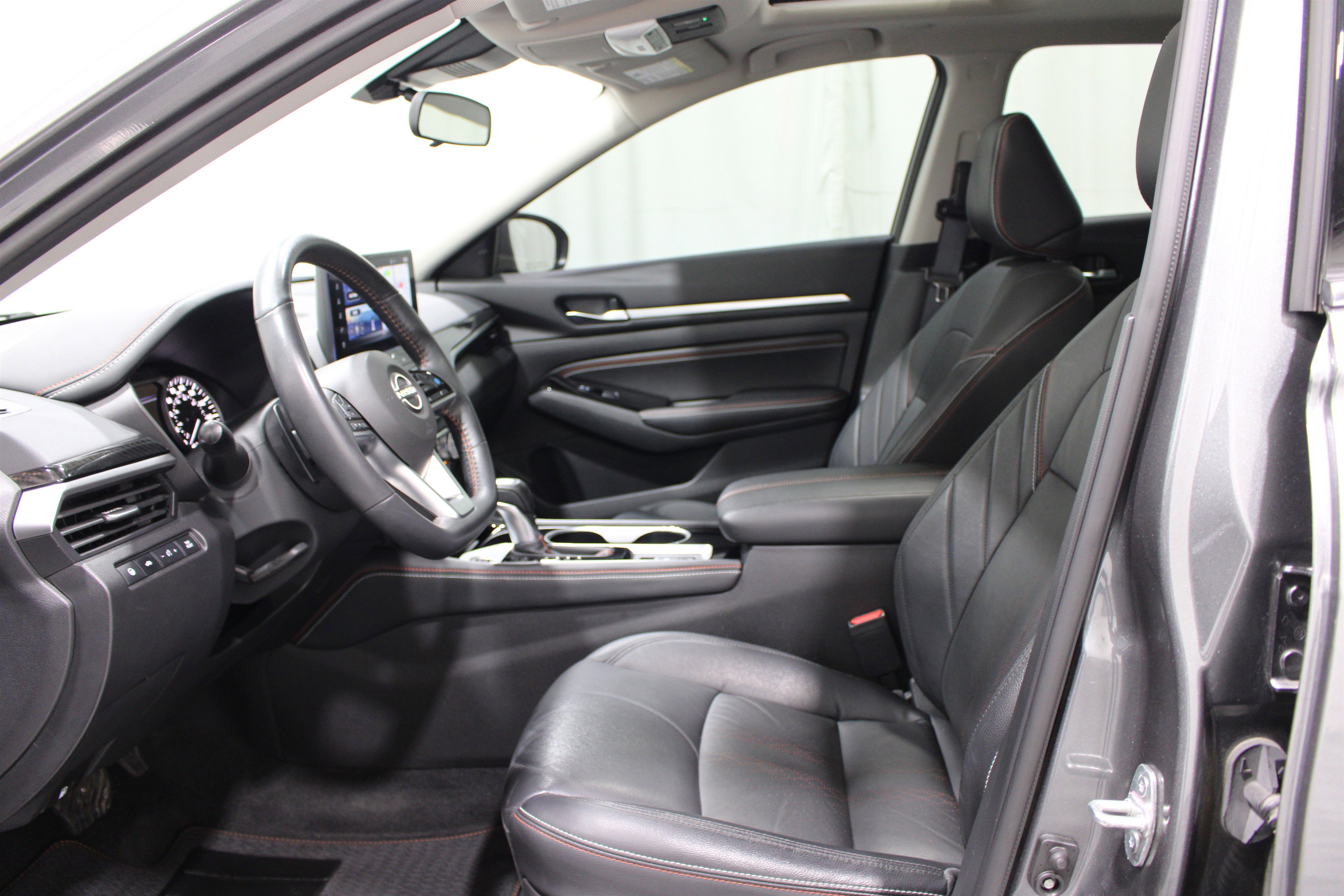 Used 2023 Nissan Altima 2.0 SR image 3