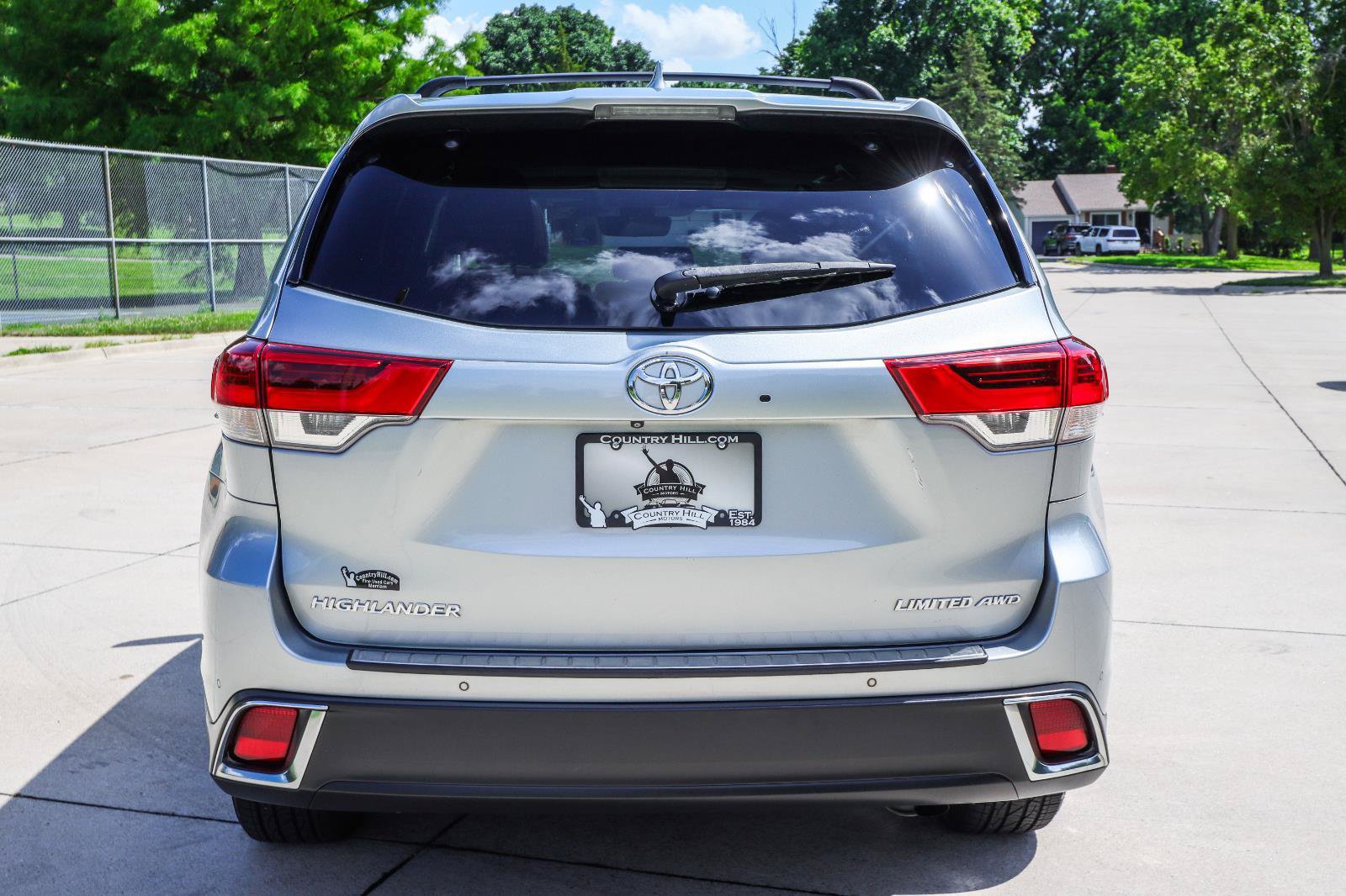 Used 2017 Toyota Highlander Limited AWD/4WD image 23