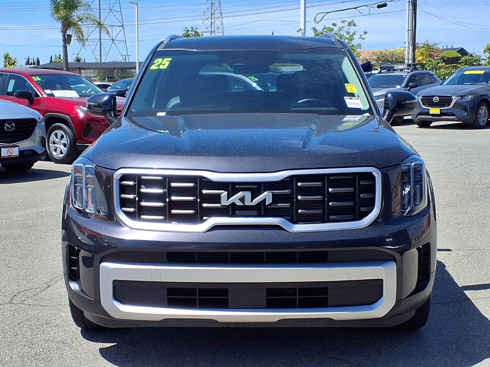 Used 2025 Kia Telluride S FWD image 2