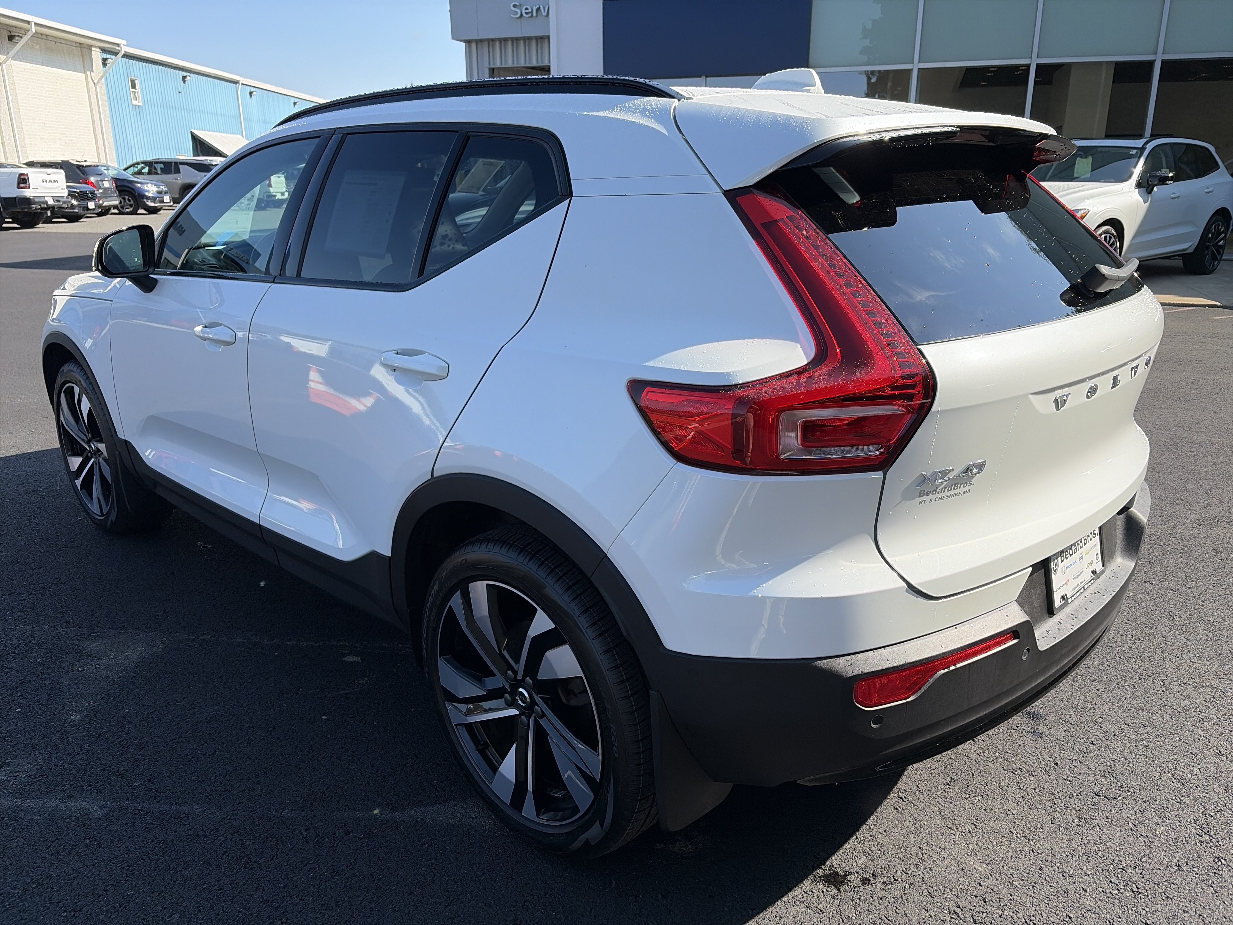 Certified 2023 Volvo XC40 B5 Ultimate w/ Protection Package Premier AWD/4WD image 3