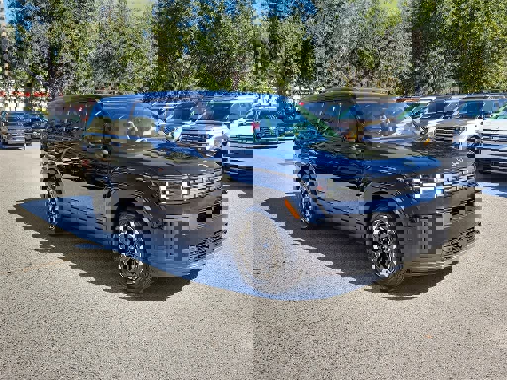 Used 2025 Hyundai Santa Fe SE w/ Tow & Go Package image 4