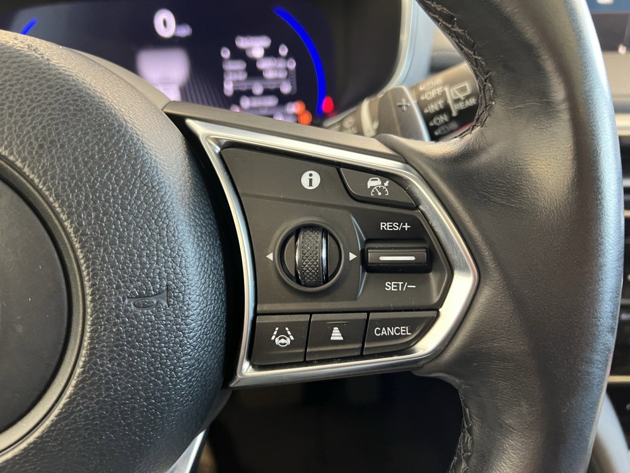 Used 2023 Acura MDX SH-AWD image 13