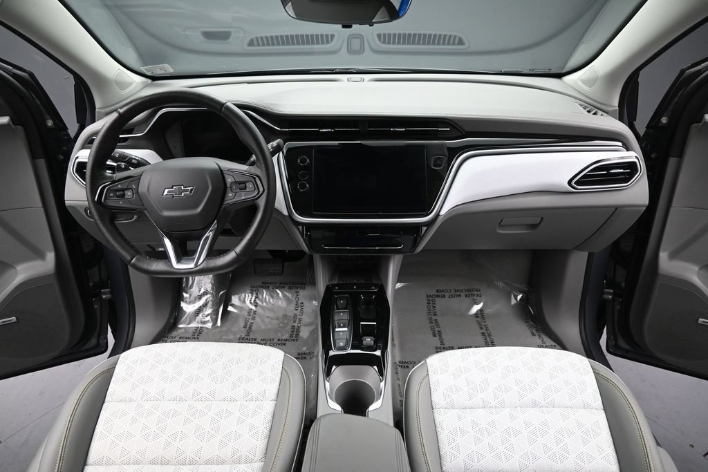 Certified 2023 Chevrolet Bolt EUV Premier w/ Sun & Sound Package FWD image 16