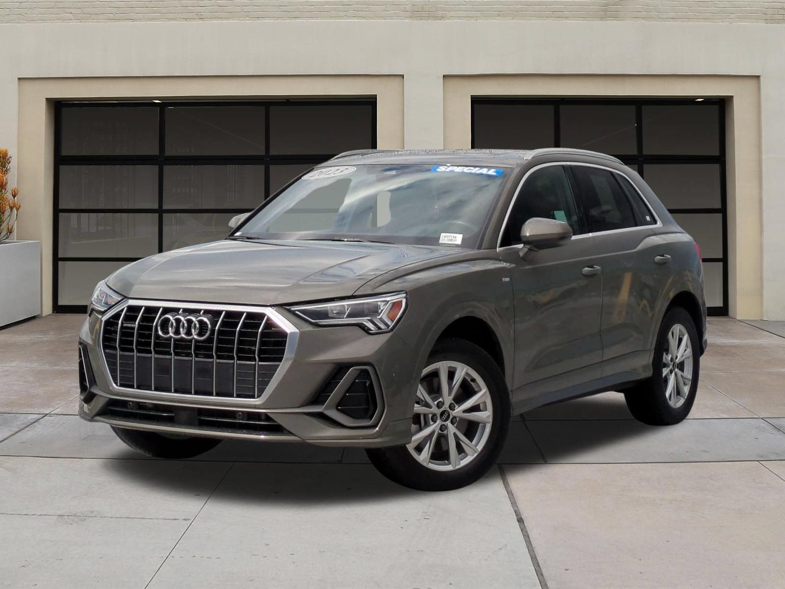 Used 2023 Audi Q3 2.0T Premium w/ Convenience Package AWD/4WD image 3