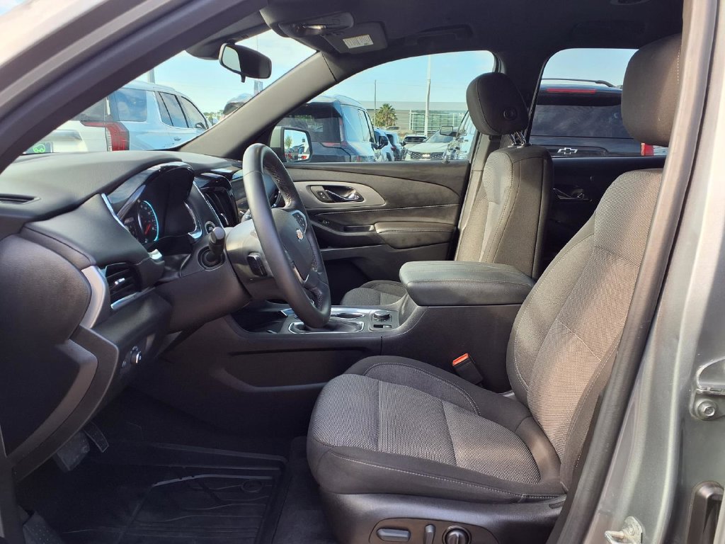 Used 2023 Chevrolet Traverse LT FWD image 16