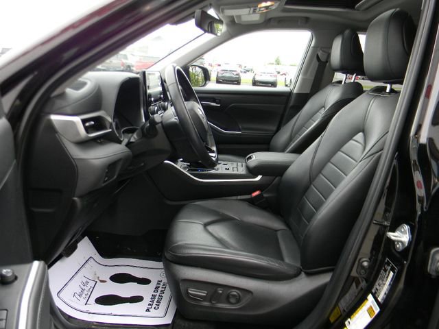 Used 2021 Toyota Highlander XLE AWD/4WD image 20
