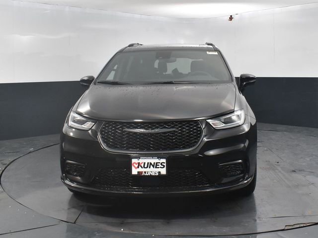 New 2026 Chrysler Pacifica Limited w/ S Appearance Package image 2