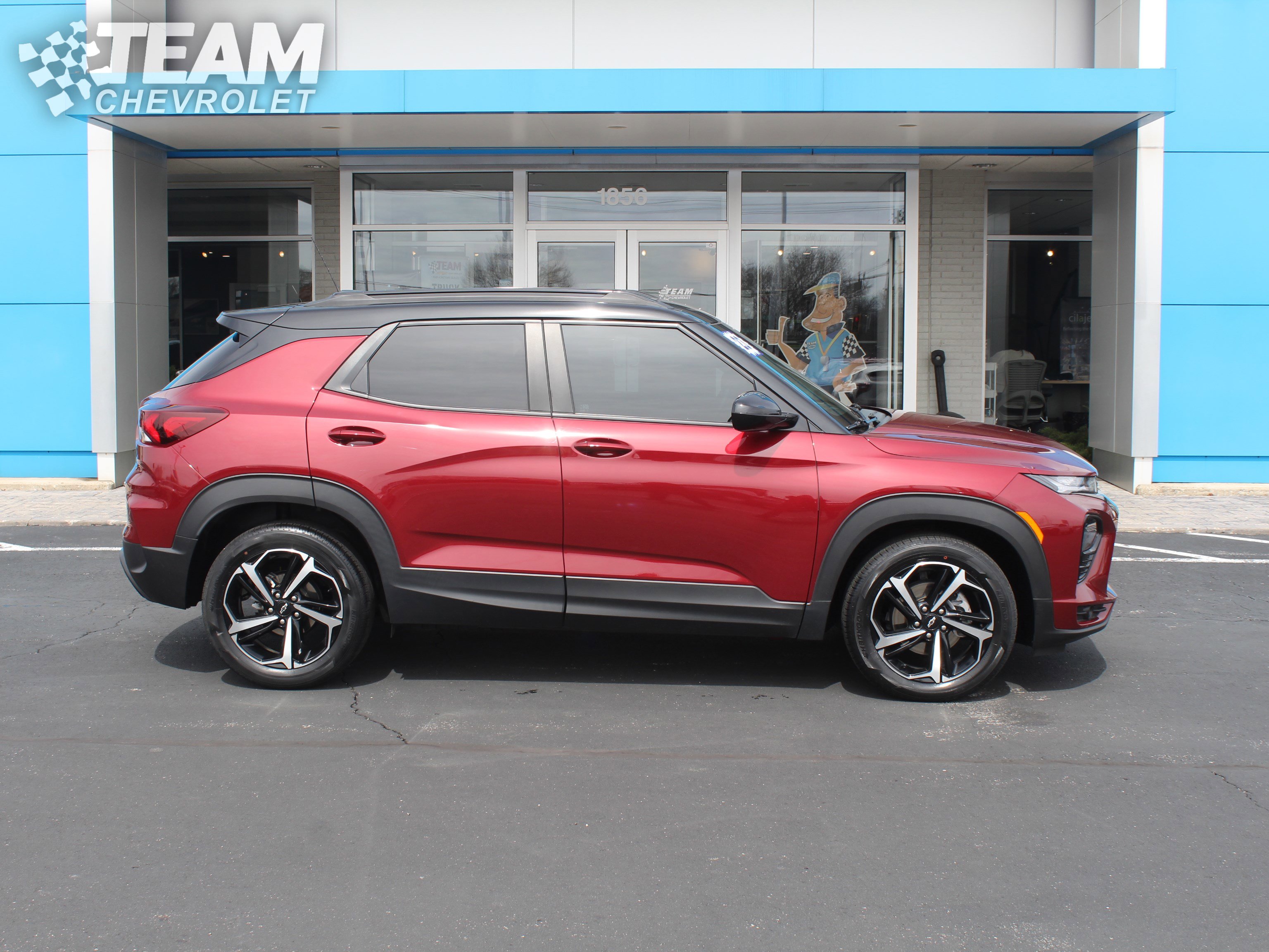 Used 2023 Chevrolet TrailBlazer RS w/ Sun and Liftgate Package image 3