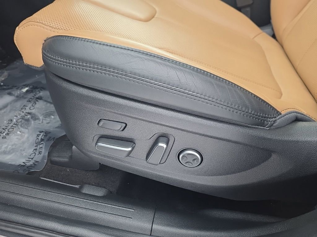 Used 2023 Hyundai Santa Fe Calligraphy image 12