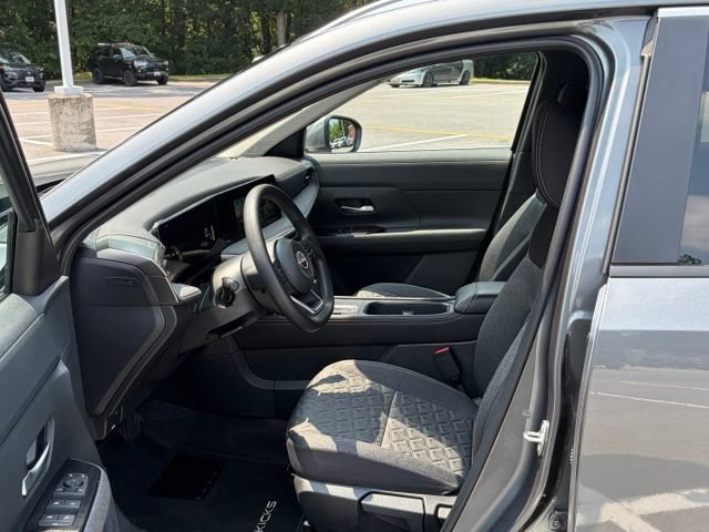 Certified 2025 Nissan Kicks SV w/ SV Premium Package AWD/4WD image 14
