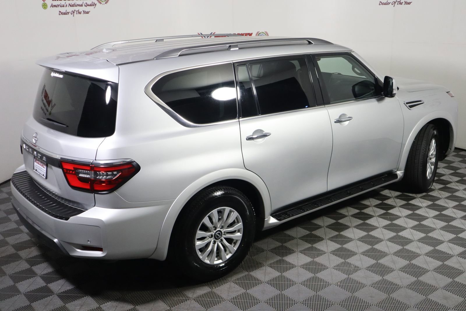 Used 2023 Nissan Armada SV image 5
