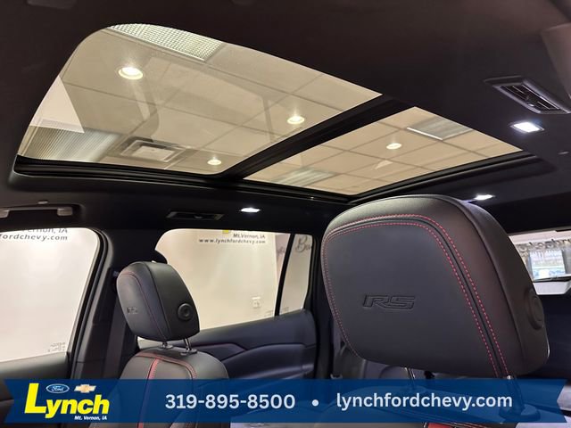 Used 2024 Chevrolet Traverse RS w/ LPO, Floor Liner Package AWD/4WD image 4