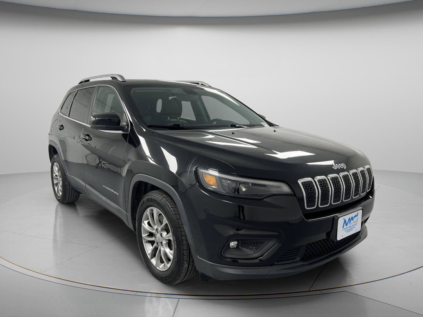 Used 2019 Jeep Cherokee Latitude Plus FWD image 2