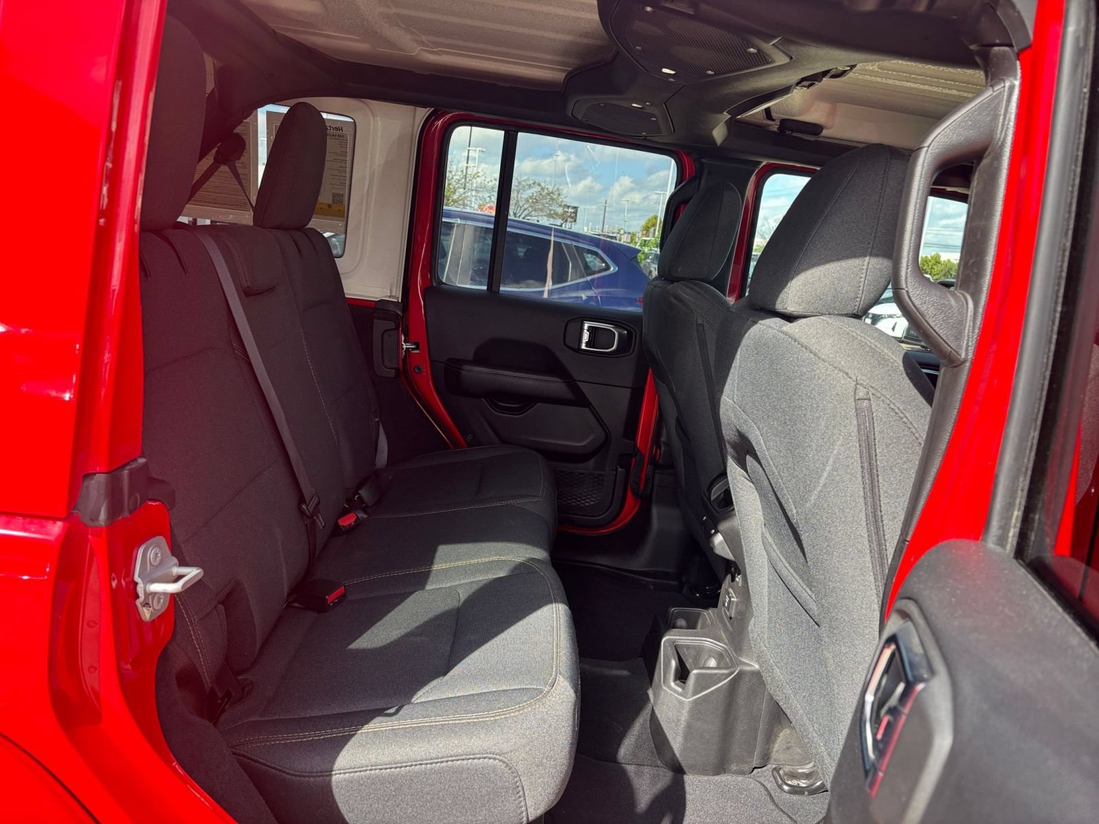 Used 2025 Jeep Wrangler Unlimited Sahara AWD/4WD image 25