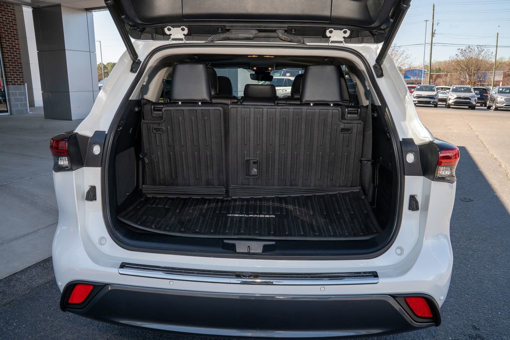 Used 2023 Toyota Highlander Limited image 5