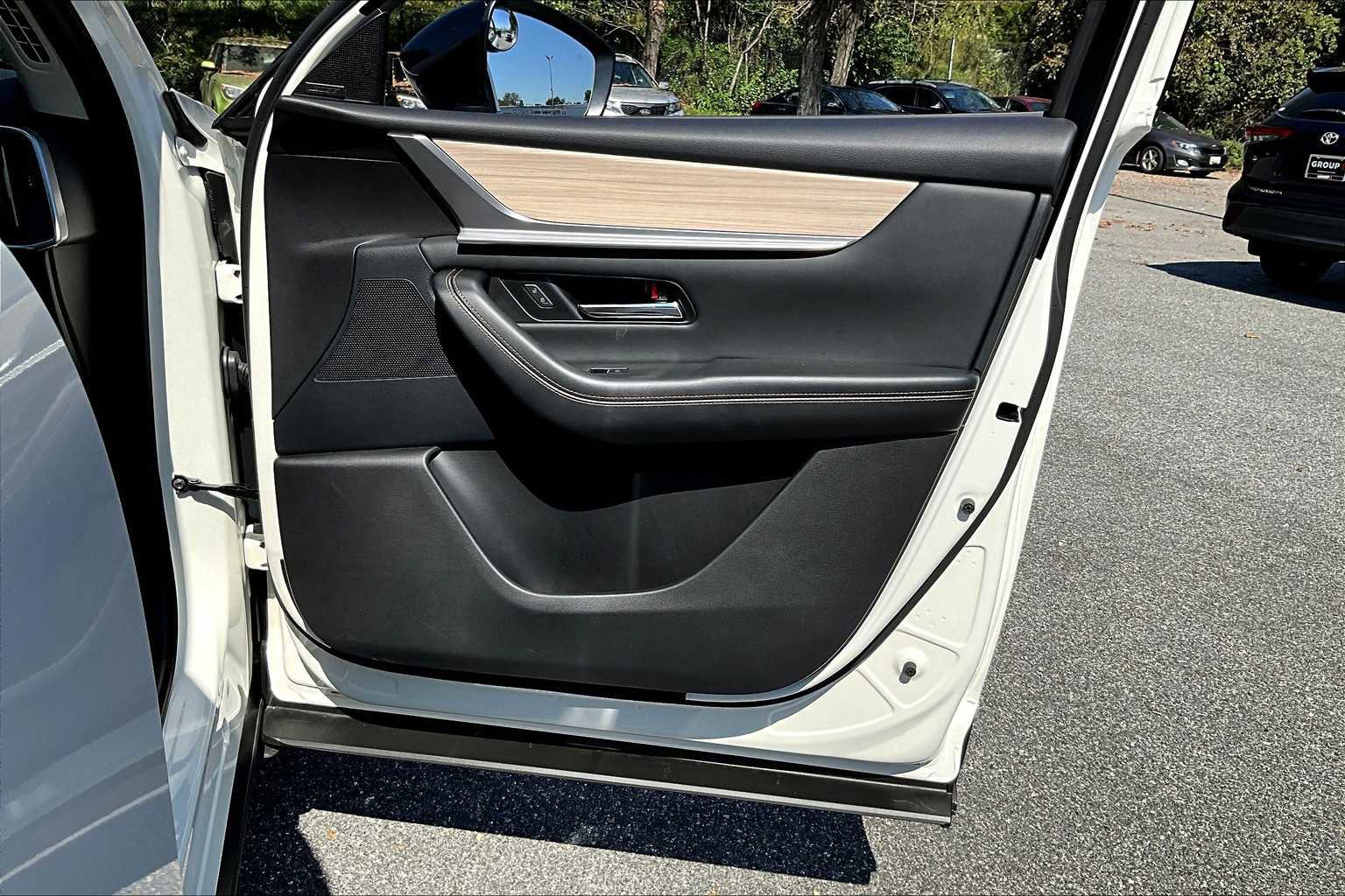 Used 2025 MAZDA CX-70 Plug-In Hybrid w/ Premium Pkg image 22